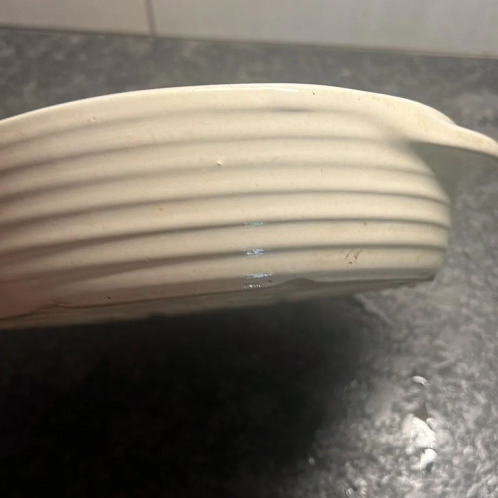 8 inch round Vintage stoneware baker by Pampered Chef. No chips or cracks